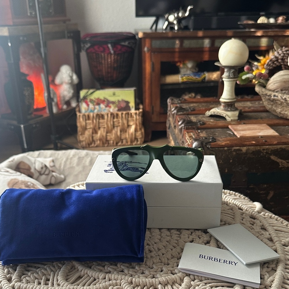 Burberry Olive Green Sunglasses with Blue Case *Unisex!* - Picture 2 of 16